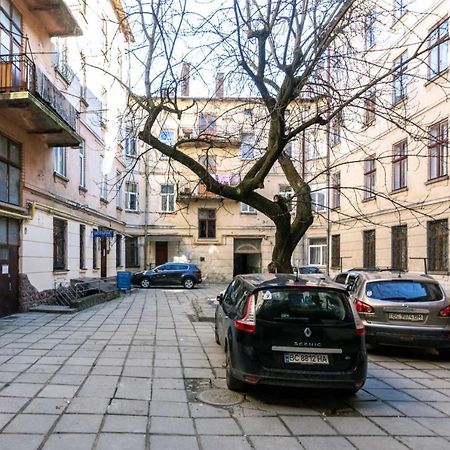 Зелені Апартаменти Біля Оперного Театру Flat In The City Center Lviv Luaran gambar