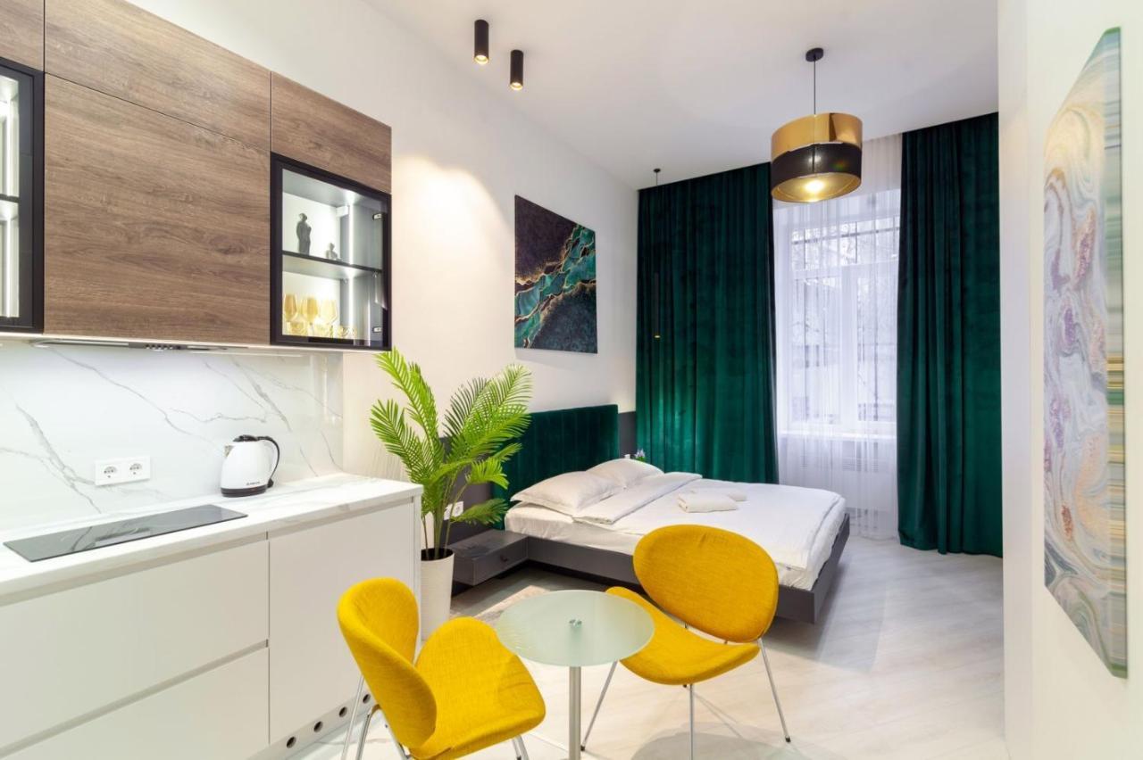 Зелені Апартаменти Біля Оперного Театру Flat In The City Center Lviv Luaran gambar