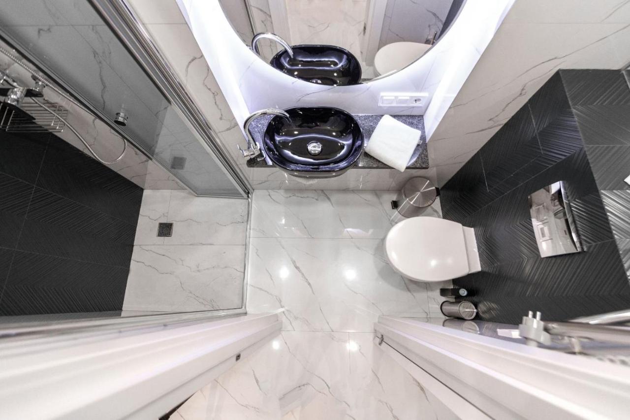 Зелені Апартаменти Біля Оперного Театру Flat In The City Center Lviv Luaran gambar