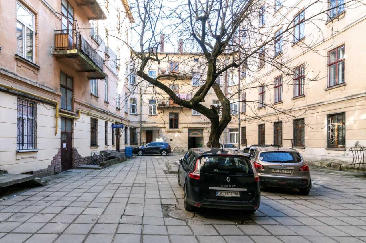 Зелені Апартаменти Біля Оперного Театру Flat In The City Center Lviv Luaran gambar