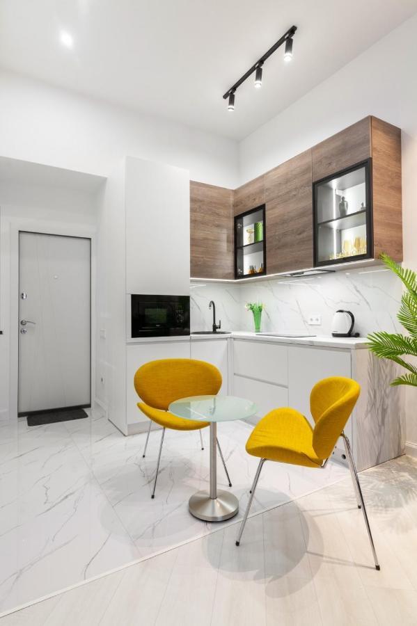 Зелені Апартаменти Біля Оперного Театру Flat In The City Center Lviv Luaran gambar